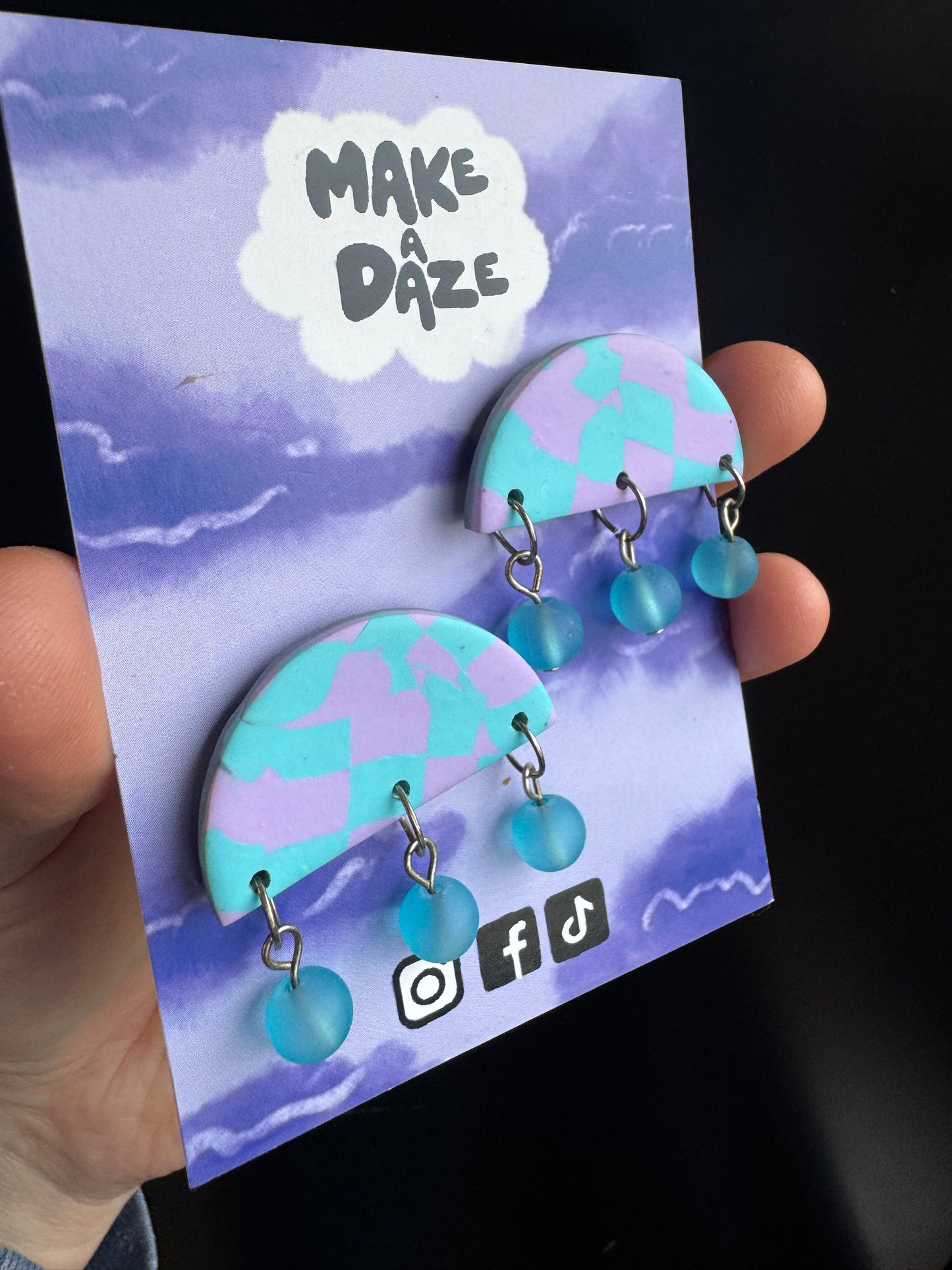 Dopamine statement stud earrings with misty effect beads