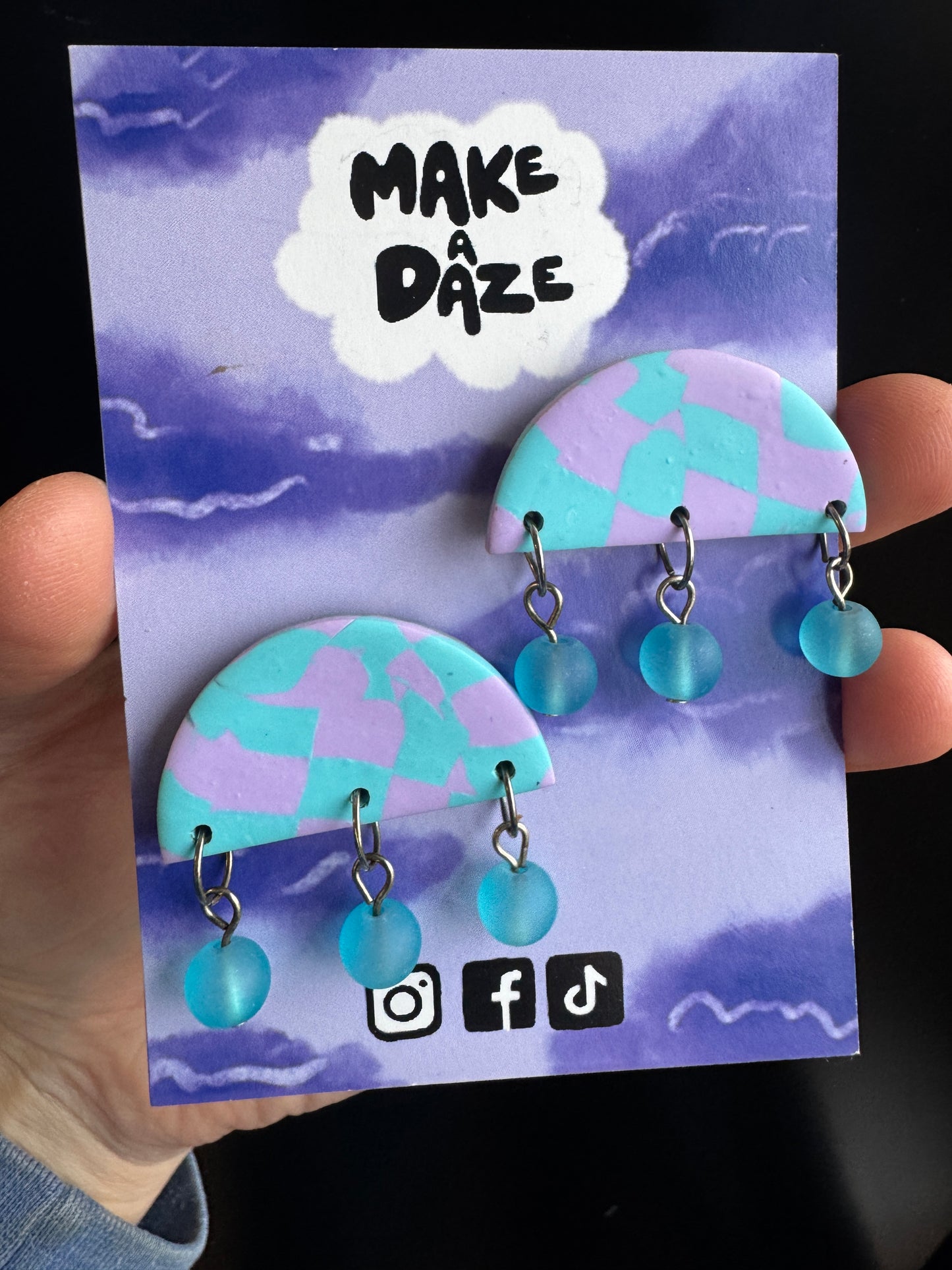 Dopamine statement stud earrings with misty effect beads