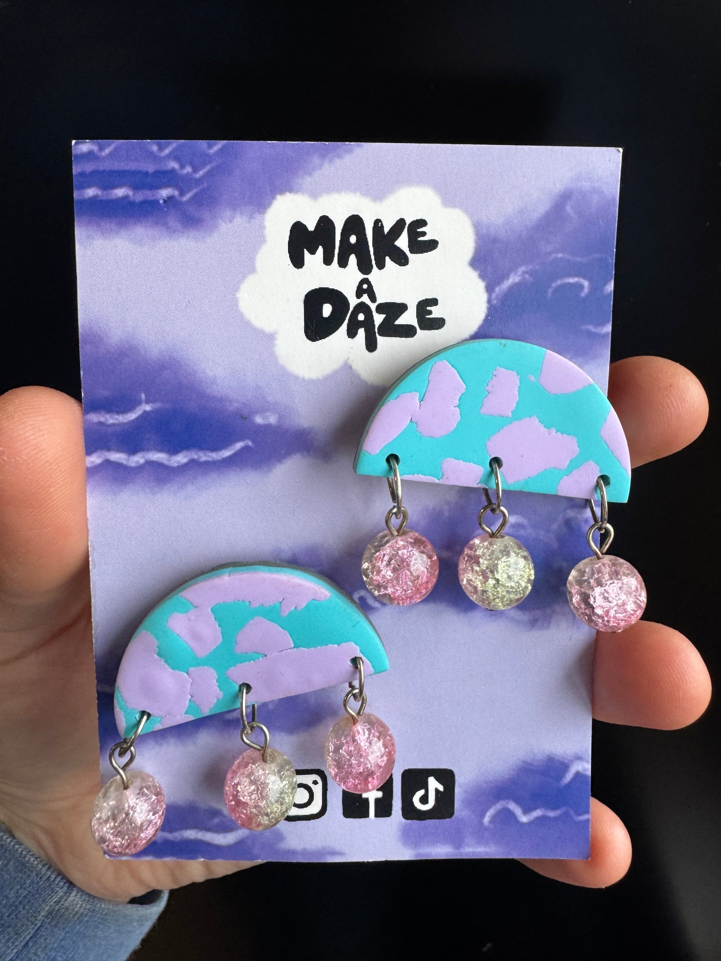 Dopamine statement stud earrings with crack effect beads