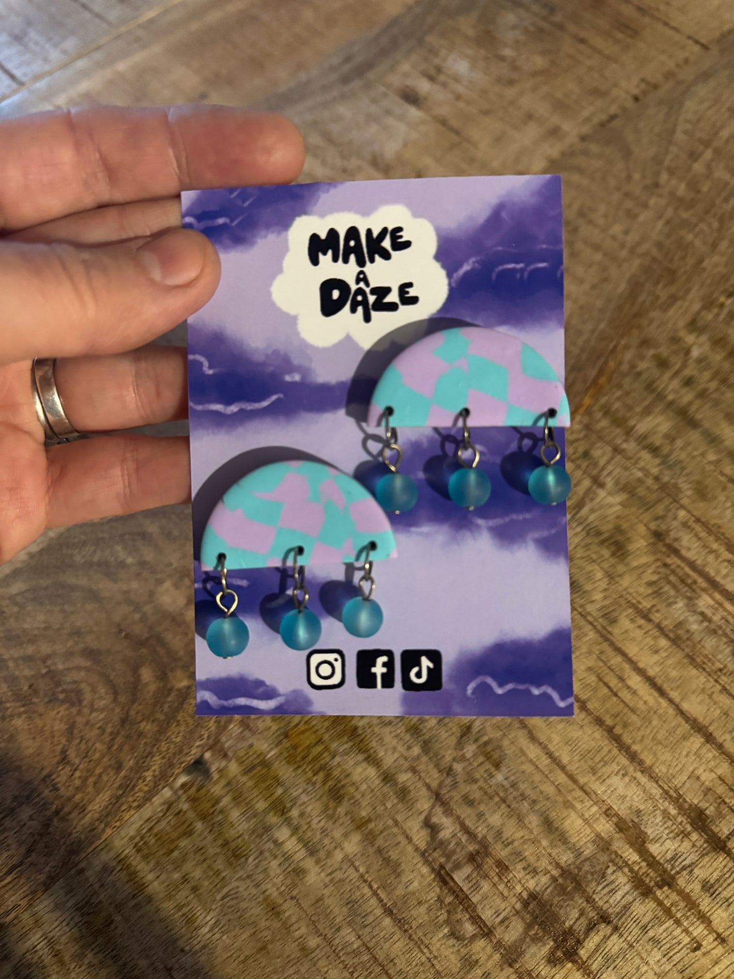 Dopamine statement stud earrings with misty effect beads