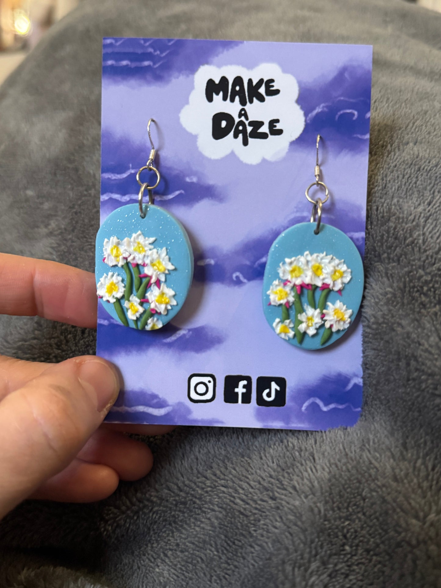 Daisy “painted style” wild flower earrings